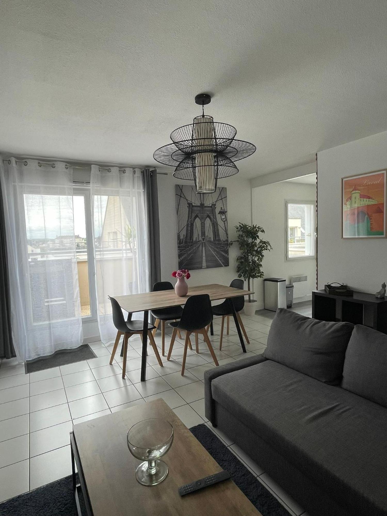 Gare Family Home Laval  Exterior foto